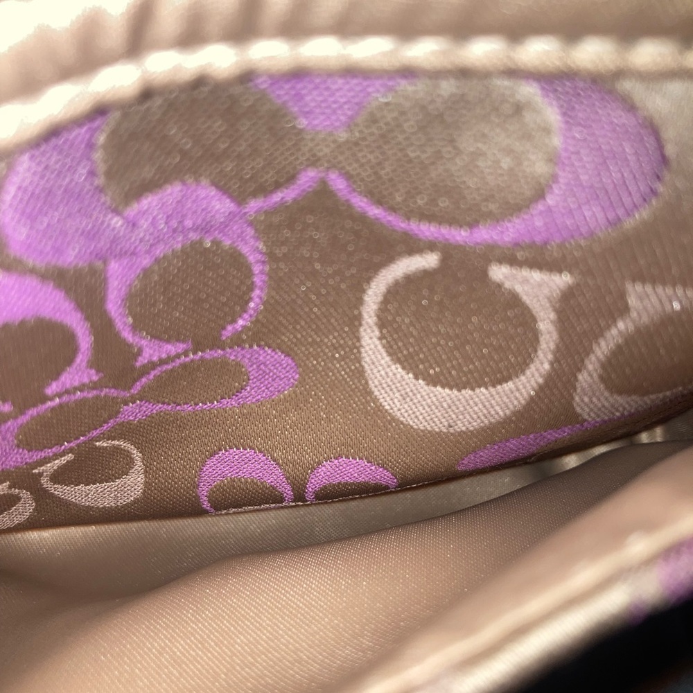 Coach Lavender Signature Crossbody with Magenta Strap - Picture 4 of 9